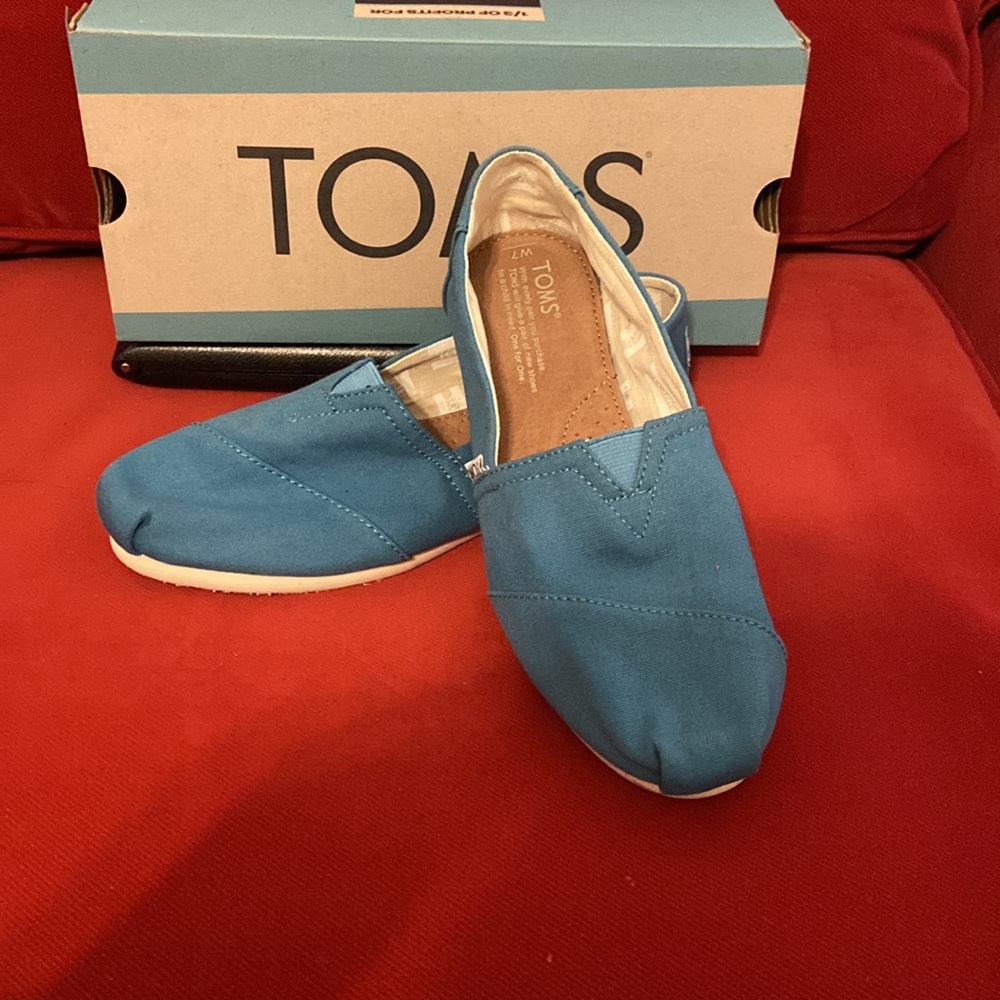Toms slip on shoes, teal. Womens size 7
